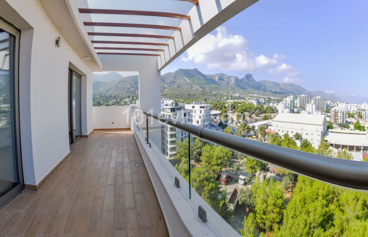 3 + 1 Penthouse-Wohnung Zum Verkauf In Kyrenia Zentrum ** 