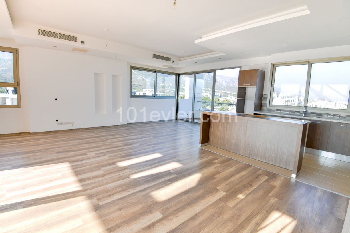 3 + 1 Penthouse-Wohnung Zum Verkauf In Kyrenia Zentrum ** 