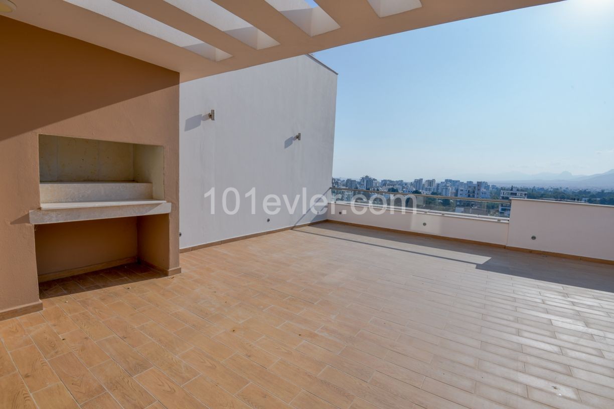 3 + 1 Penthouse-Wohnung Zum Verkauf In Kyrenia Zentrum ** 