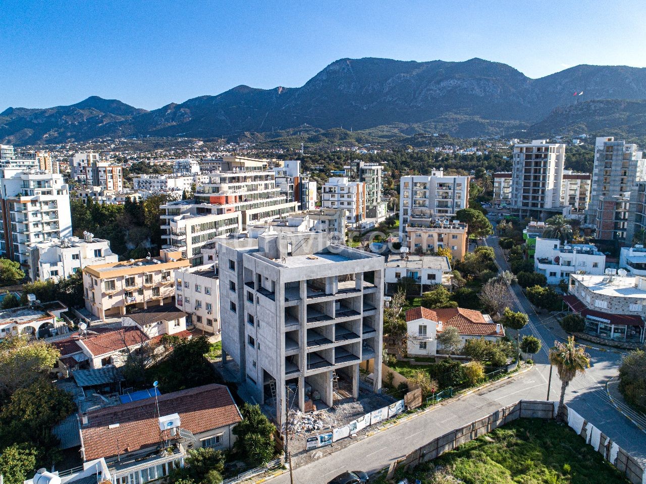 Girne Merkezde Satılık Dükkan