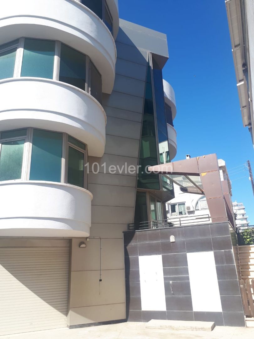 Girne Merkez’de Satılık Apartman