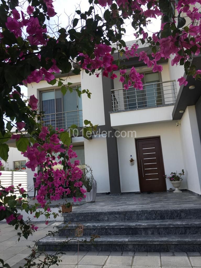 4 + 1 Luxusvilla Mit Meerblick Zur Miete In Alsancak ** 