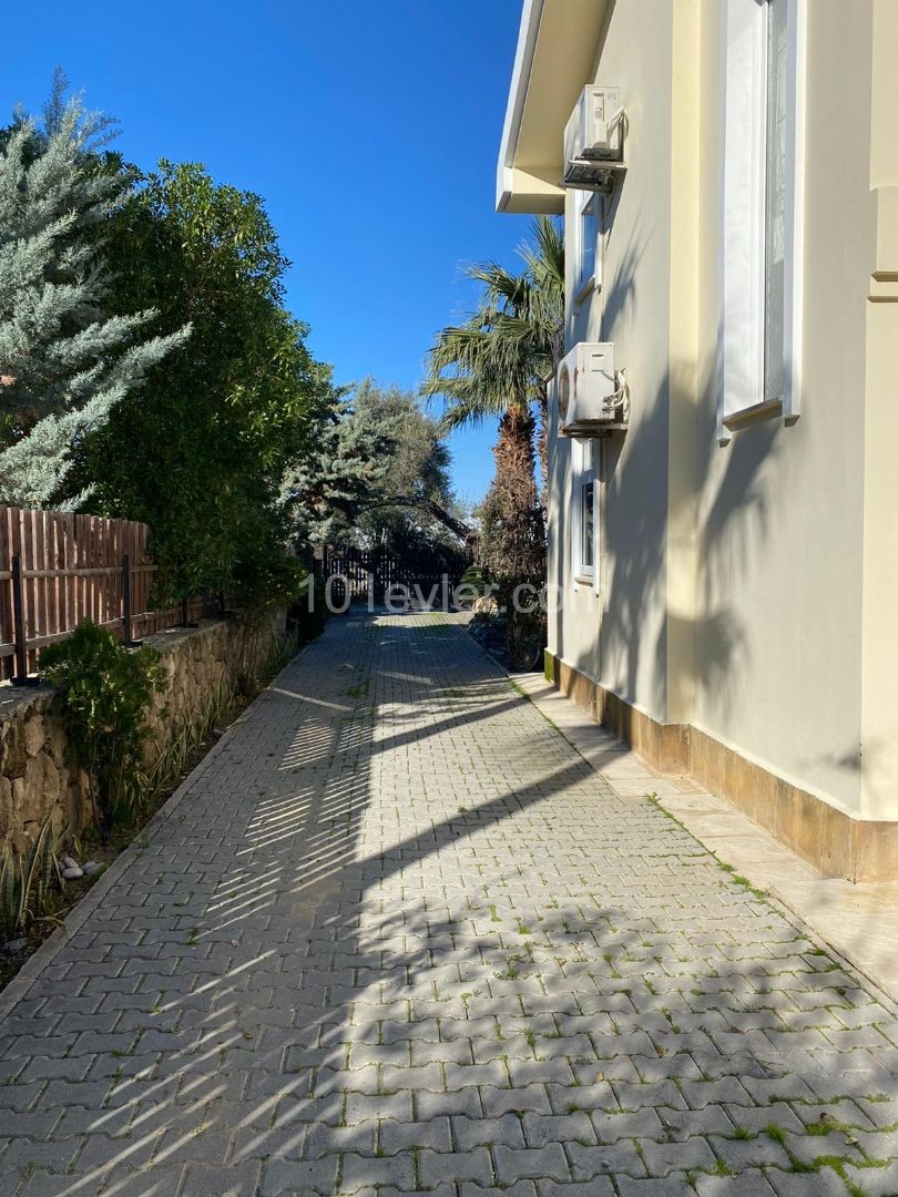 Alsancak Bölgesinde Kiralık  3+1  Lüks Villa