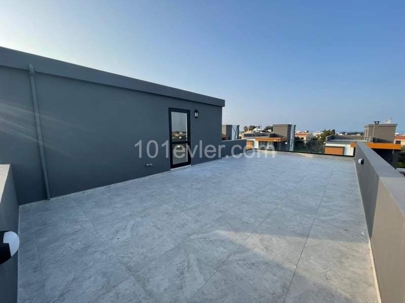 3+1 ZERO TRIPLE LLOGARA VILLA ZUM VERKAUF IN KYRENIA CHATALKÖY, GANZ IN DER NÄHE DER HAUPTSTRAßE, MIT EINER GROßEN TERRASSE MIT HERRLICHEM BLICK MIT PRIVATEM GARTEN! ** 