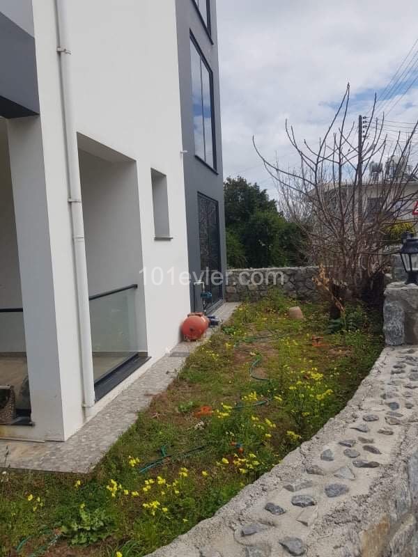 WIR BRINGEN DEN LUXUS IN IHR ZUHAUSE ... KYRENIA KARAKUM REGION SEHR NAH AM MEER 3+1 VOLL MÖBLIERTE TRIPLE LLOGARA VILLA ZUR MIETE MIT PRIVATEM GARTEN ** 