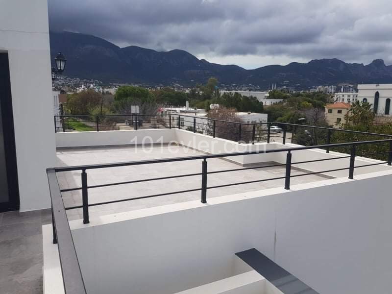 WIR BRINGEN DEN LUXUS IN IHR ZUHAUSE ... KYRENIA KARAKUM REGION SEHR NAH AM MEER 3+1 VOLL MÖBLIERTE TRIPLE LLOGARA VILLA ZUR MIETE MIT PRIVATEM GARTEN ** 