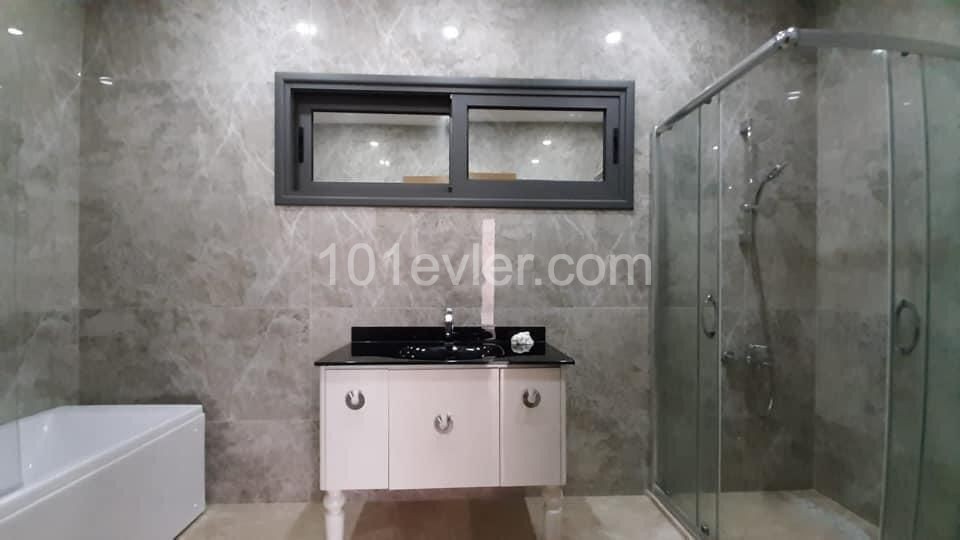 4 + 1 Luxusvilla In Alsancak ** 