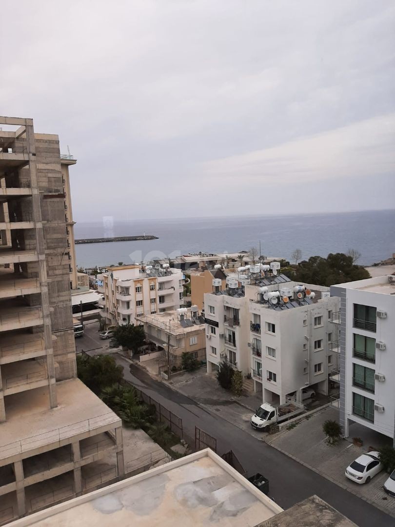 2+1 WOHNUNG ZU VERMIETEN MIT MEER-UND BERGBLICK IM ZENTRUM VON KYRENIA ** 