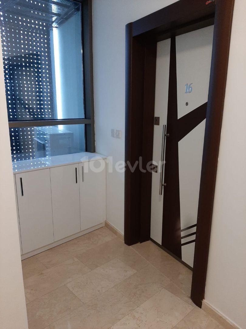 GİRNE MERKEZDE DENİZ VE DAĞ MANZARALI KİRALIK 2+1 DAİRE