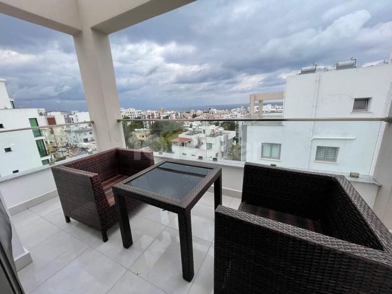 BRINGEN SIE DEN LUXUS NACH HAUSE, WENN SIE...3 + 1 VOLL MÖBLIERTES PENTHOUSE MIT GROßER TERRASSE MIT HERRLICHER AUSSICHT ZU VERMIETEN IN KYRENIA NUSMAR MARKET DISTRICT ** 