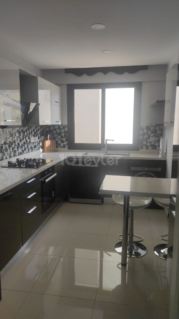 Girne Merkezde Kiralık 3+1 Daire