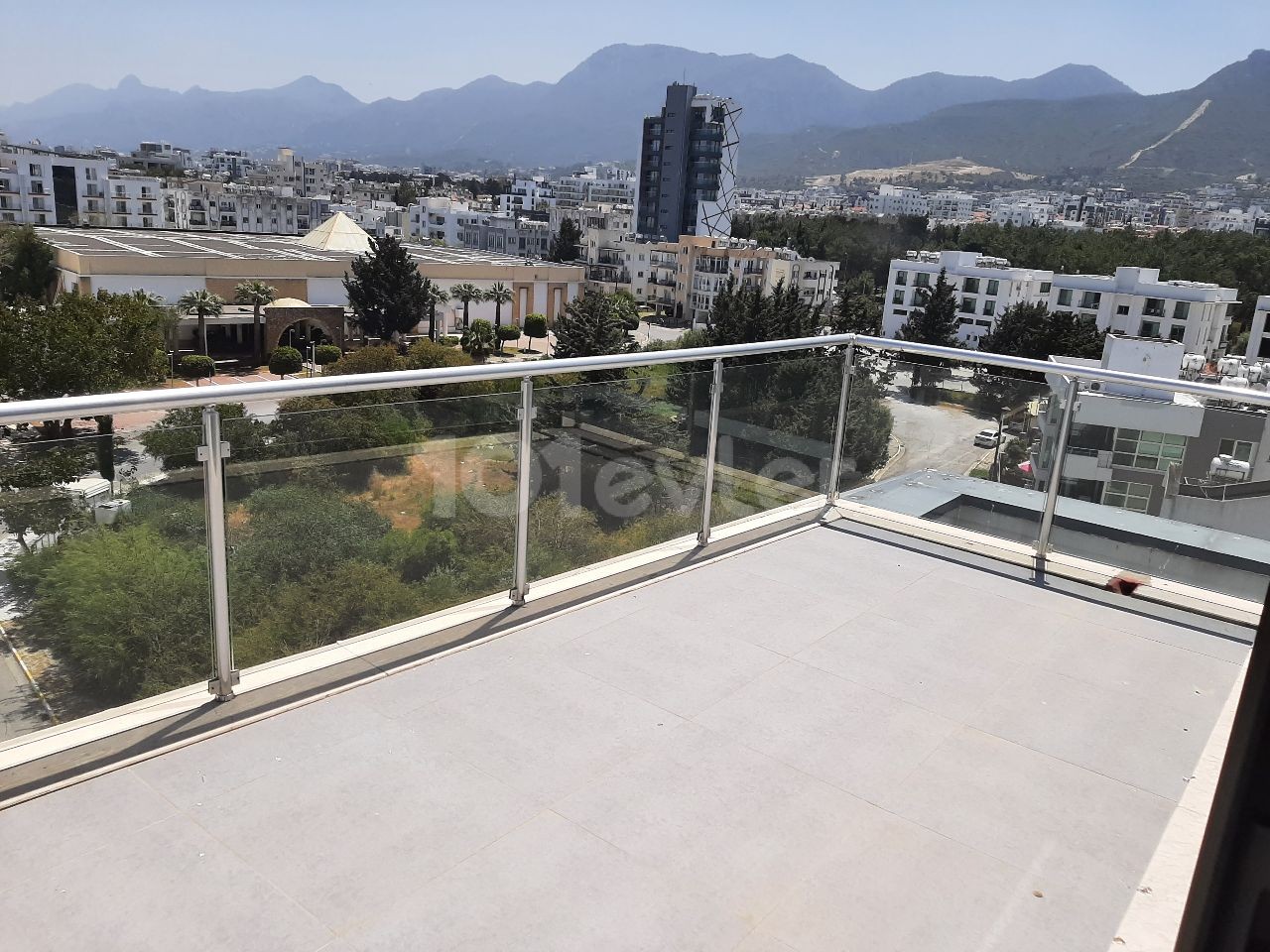 4+1 PENTHOUSE FOR SALE WITH A PRIVATE POOL WITH A UNIQUE VIEW IN THE CENTER OF KYRENIA ** 