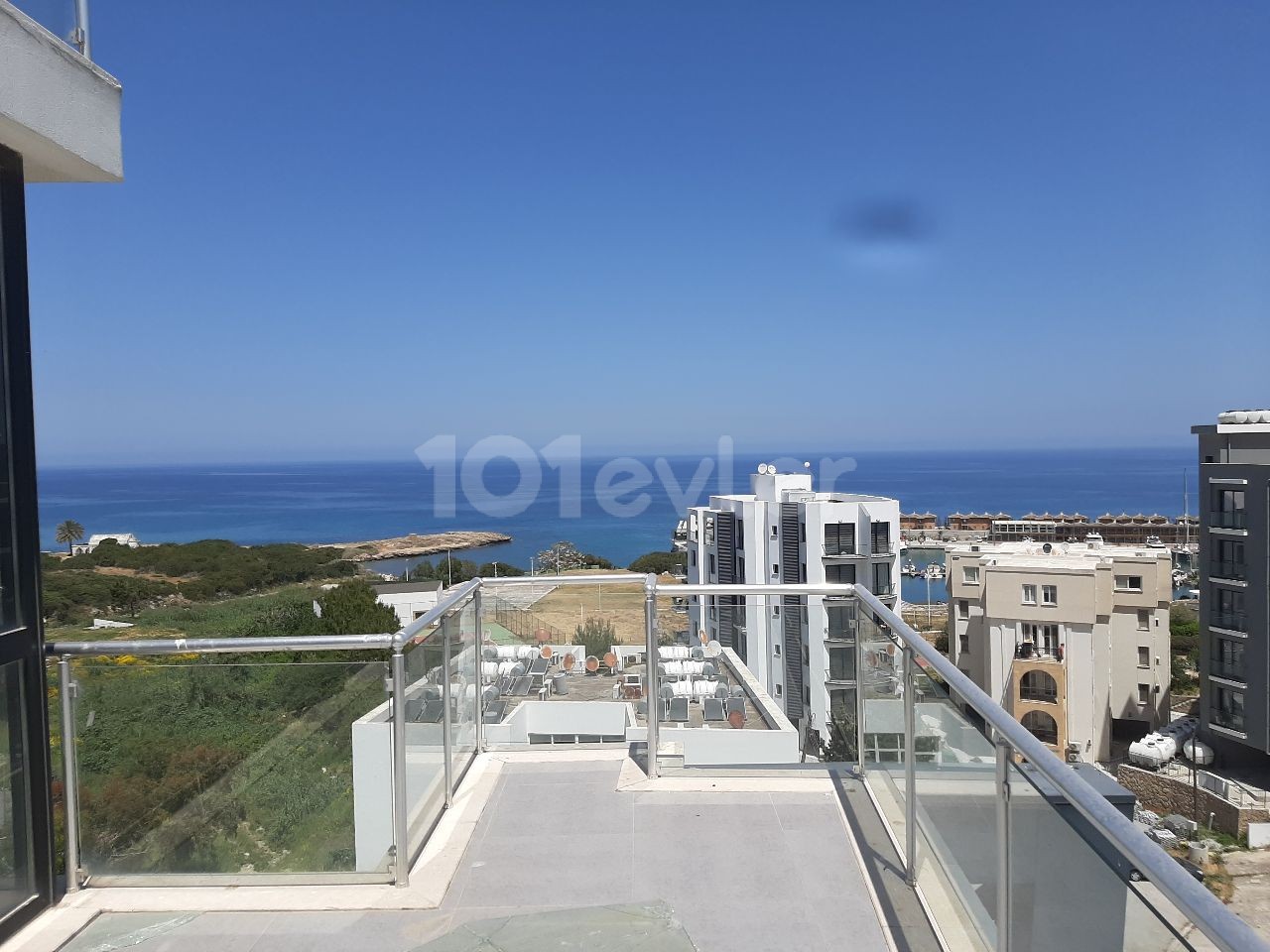 4+1 PENTHOUSE FOR SALE WITH A PRIVATE POOL WITH A UNIQUE VIEW IN THE CENTER OF KYRENIA ** 