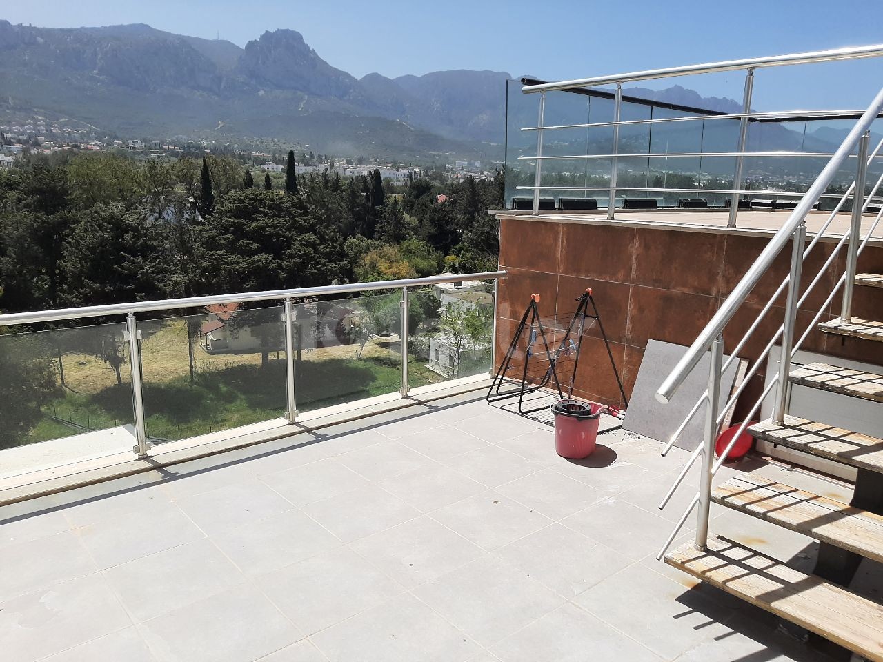 4 + 1 PENTHOUSE ZUM VERKAUF MIT PRIVATEM POOL MIT EINZIGARTIGER AUSSICHT IM ZENTRUM VON KYRENIA ** 