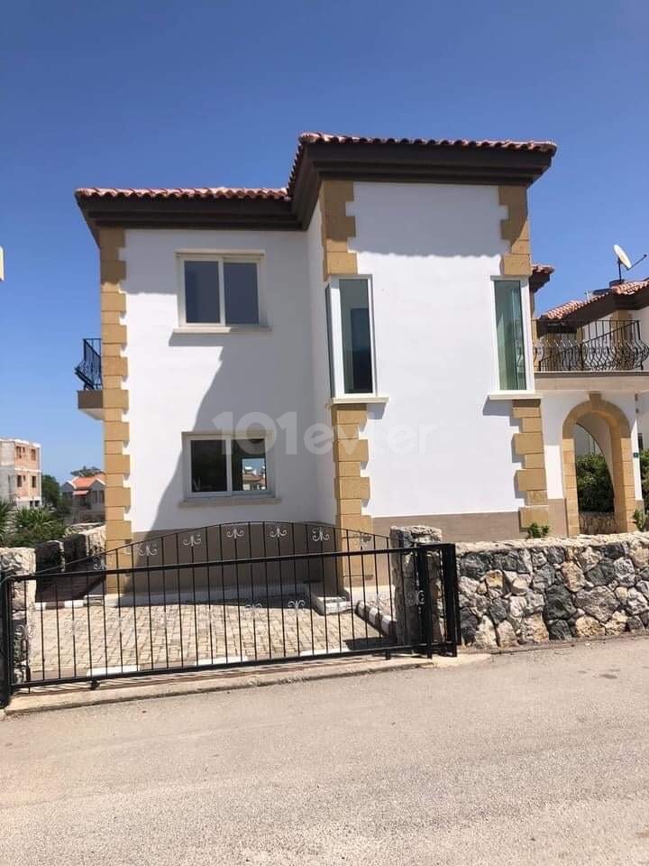 EIN SCHNÄPPCHEN ... VILLA ZUM PREIS EINER WOHNUNG!..FREISTEHENDES 3 + 1 DOPPEL LLOGARA VILLA ZUM VERKAUF GEEIGNET FÜR GLEICHWERTIGE COB KREDIT MIT EIGENEM GARTEN GRILL ** 