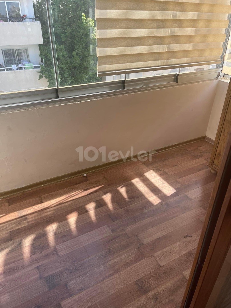 IT'S HANDCUFFED..3 + 1 APARTMENTS IN KYRENIA CITY CENTER, CLOSE TO EVERYTHING, VERY WELL-MAINTAINED, FULLY FURNISHED, COST-FREE, EQUIVALENT TO A COB LOAN ** 