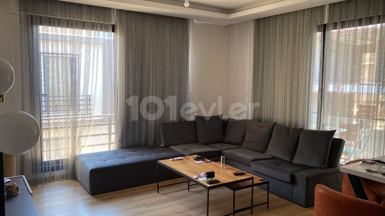 GİRNE MERKEZDE MÜKEMMEL KONUMDA 2+1 SATILIK PENTHOUSE