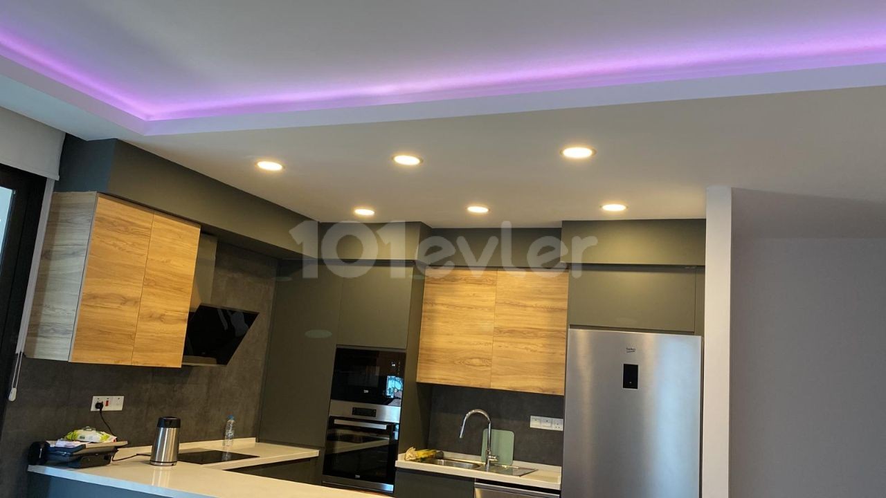 GİRNE MERKEZDE MÜKEMMEL KONUMDA 2+1 SATILIK PENTHOUSE