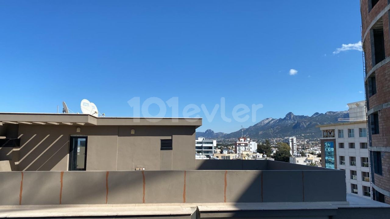 2 + 1 PENTHOUSE ZUM VERKAUF IN HERVORRAGENDER LAGE IM ZENTRUM VON KYRENIA ** 