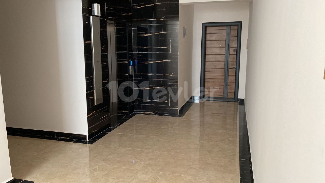 GİRNE MERKEZDE MÜKEMMEL KONUMDA 2+1 KİRALIK PENTHOUSE