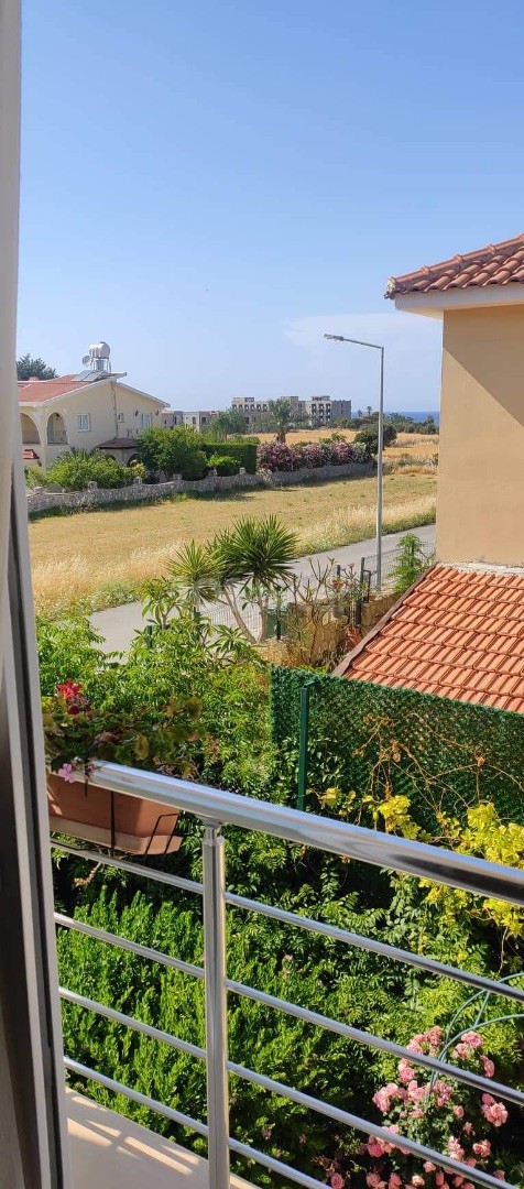 IN KYRENIA LAPTA BIETEN WIR IHNEN DAS LEBEN, VON DEM SIE GETRÄUMT HABEN, LLOGARA..SEHR GEPFLEGTE 3+1 VOLL MÖBLIERTE VILLA MIT PRIVATEM GARTEN, SEHR GUT GELEGEN AN DER STRANDPROMENADE, NUR 139.000① ** 