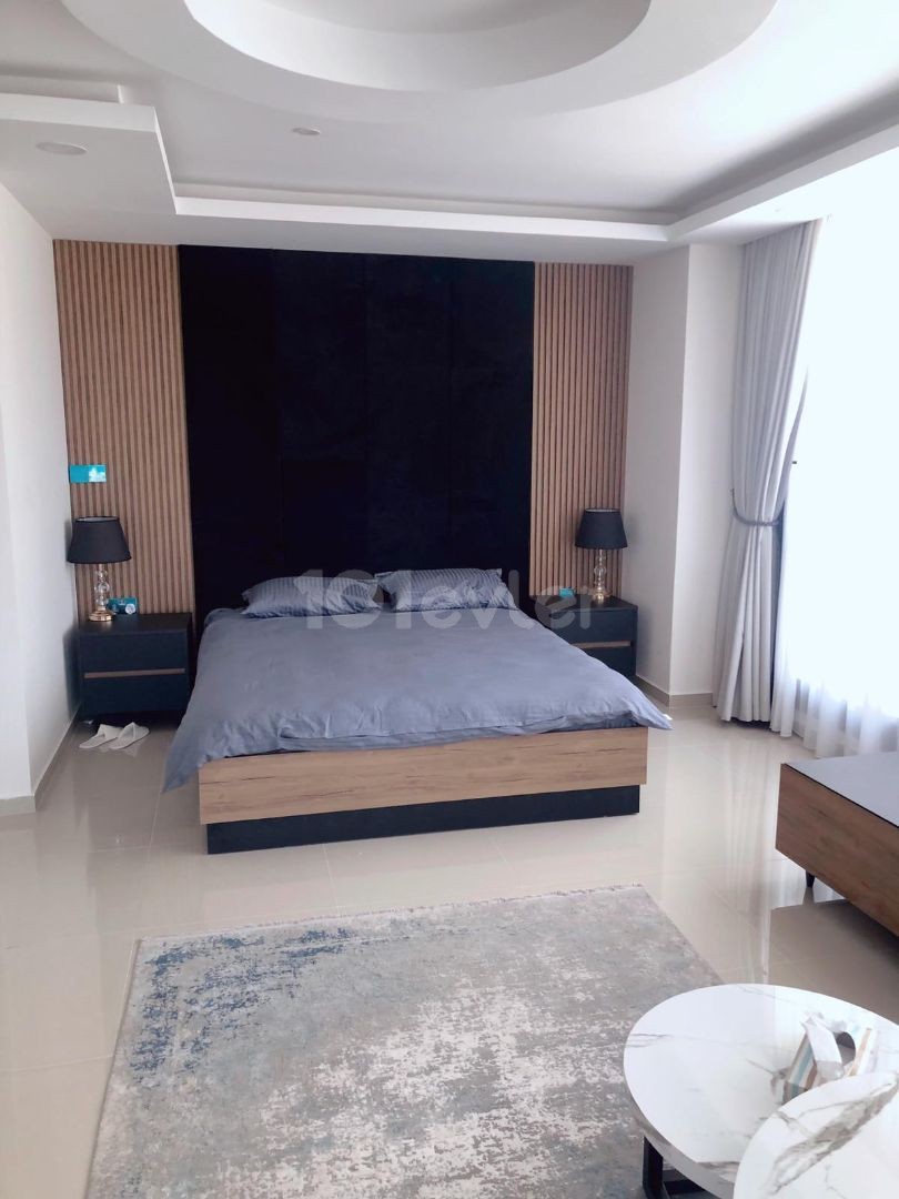 GÜZELLİĞİN VE HUZURUN BAŞKENTİ GİRNE'DE ENSUİTE SATILIK PENTHOUSE DAİRE