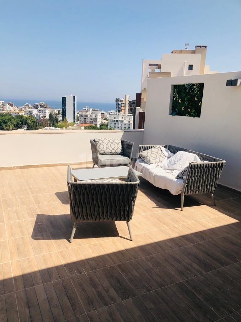 GÜZELLİĞİN VE HUZURUN BAŞKENTİ GİRNE'DE ÖZEL HAVUZLU  KİRALIK PENTHOUSE DAİRE