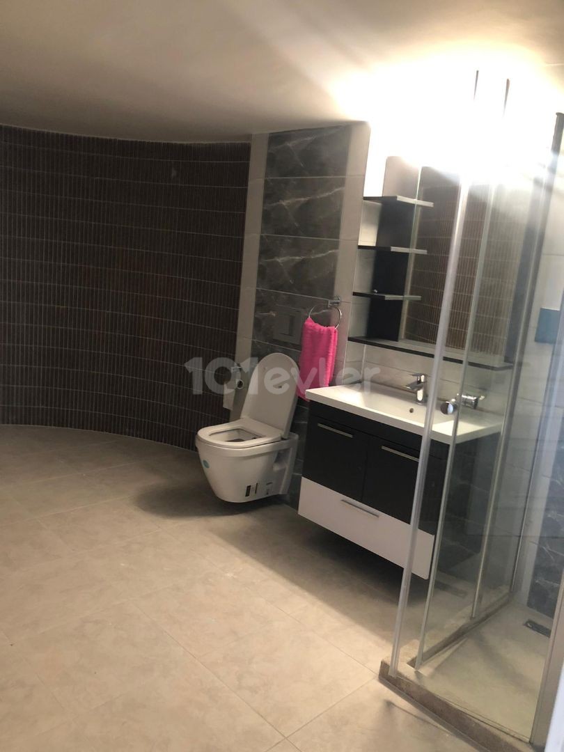 GÜZELLİĞİN VE HUZURUN BAŞKENTİ GİRNE'DE ÖZEL HAVUZLU  KİRALIK PENTHOUSE DAİRE