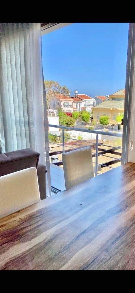 VOLL MÖBLIERTE 2 + 1 GEPFLEGTE WOHNUNG IN KYRENIA KARAOGLANOGLU MIT HERRLICHER AUSSICHT MIT PRIVATER TERRASSE IN DER NÄHE DES MEERES ** 