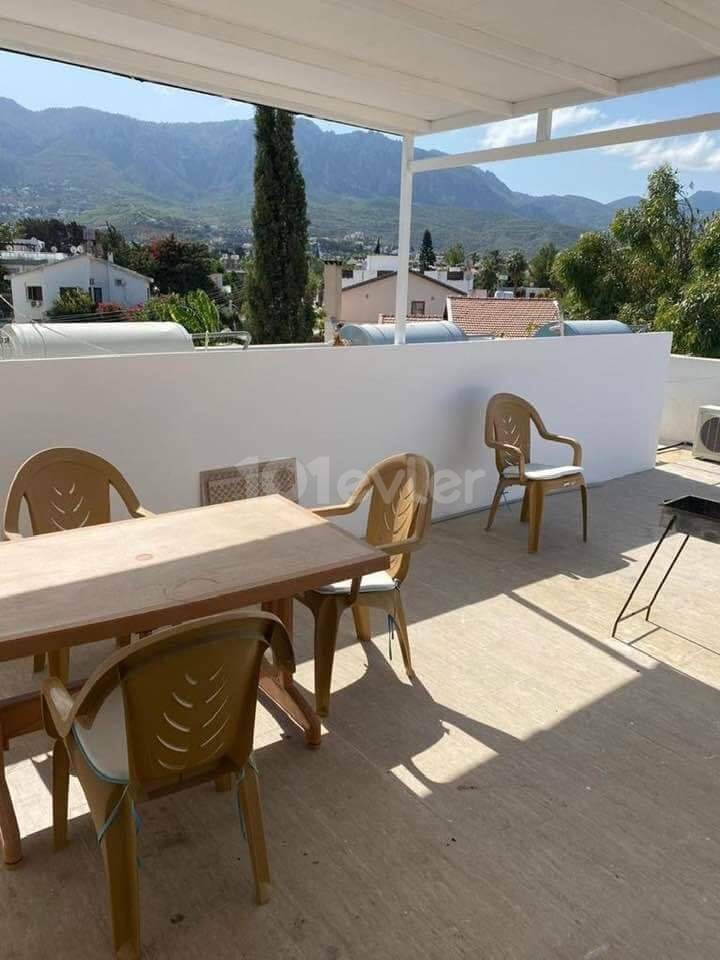 VOLL MÖBLIERTE 2 + 1 GEPFLEGTE WOHNUNG IN KYRENIA KARAOGLANOGLU MIT HERRLICHER AUSSICHT MIT PRIVATER TERRASSE IN DER NÄHE DES MEERES ** 