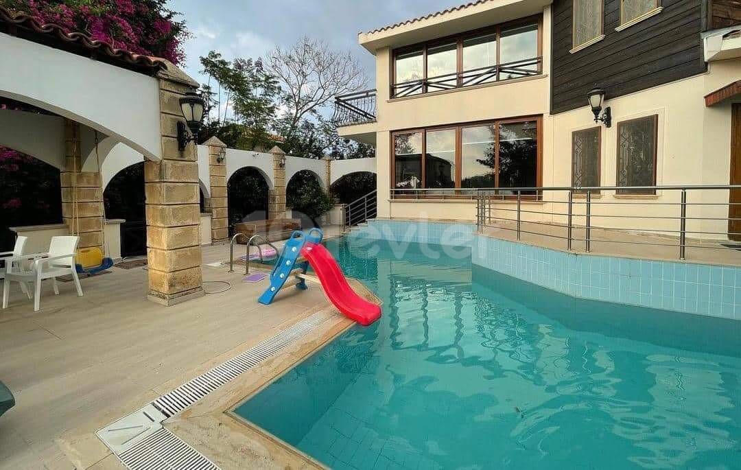 LÜKSÜ EVİNİZE TAŞIYORUZZ✨..GİRNE’NİN İNCİSİ BELLAPAİS KÖŞKLERİNDE ESK’YA YAKIN ÖZEL YÜZME HAVUZU - BAKIMLI BAHÇE GİBİ AVANTAJLARI BULUNAN FULL EŞYALI 4+1 DUBLEX LUX VİLLA 