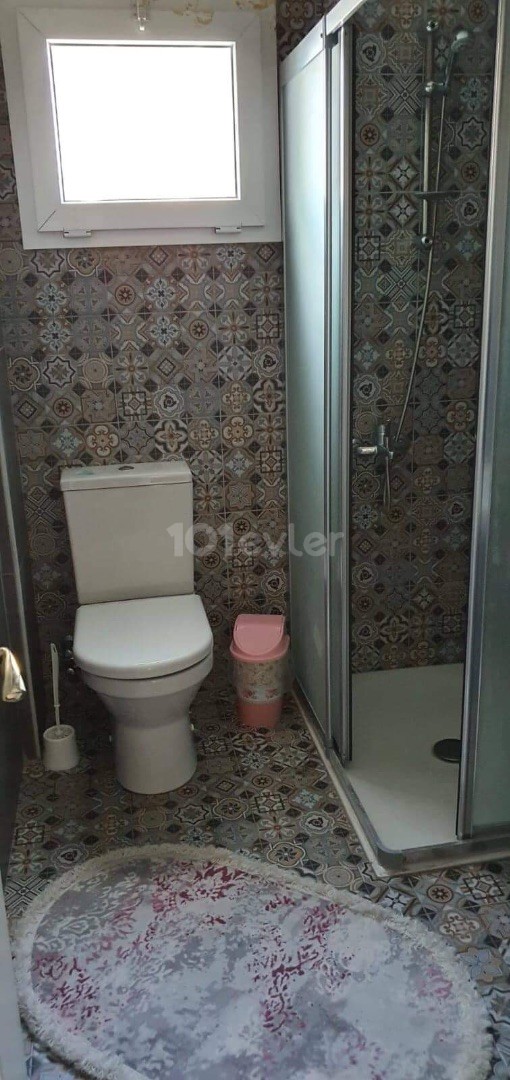 FIRSATT ✨ ..1 + 1 FULLY FURNISHED APARTMENT FOR RENT WITH A CLOSED AREA OF 75m2 WITH A SEPARATE KITCHEN -SPACIOUS BALCONY LOCATED VERY CLOSE TO THE STREET IN THE ALSANCAK DISTRICT OF KYRENIA ** 