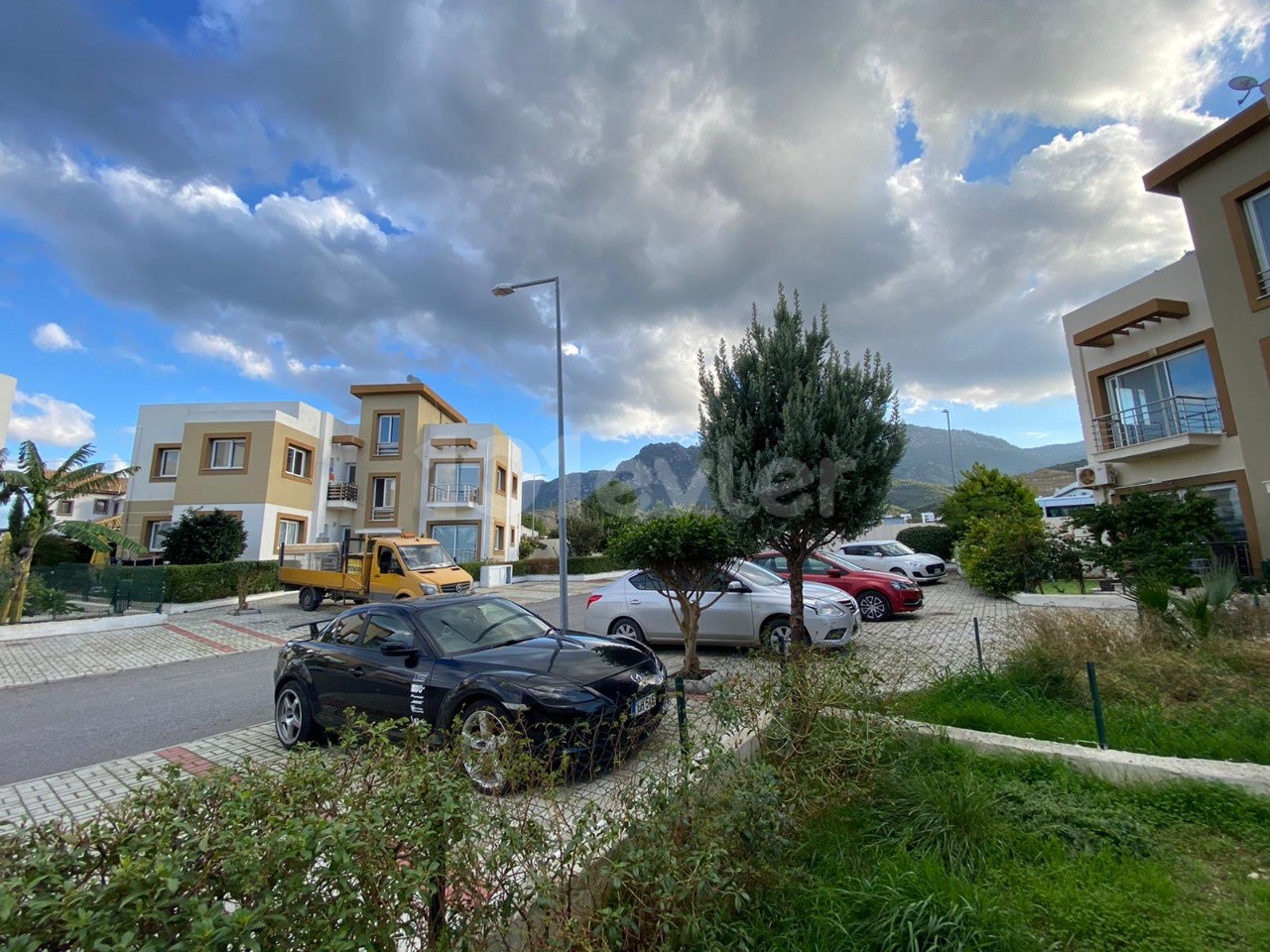  In Kyrenia (Karakum region), the magnificent location (close to stops and market, rest) 1+1 is waiting for its new tenant! 6 months rent 500stg 12 months in advance payment 450 Stg