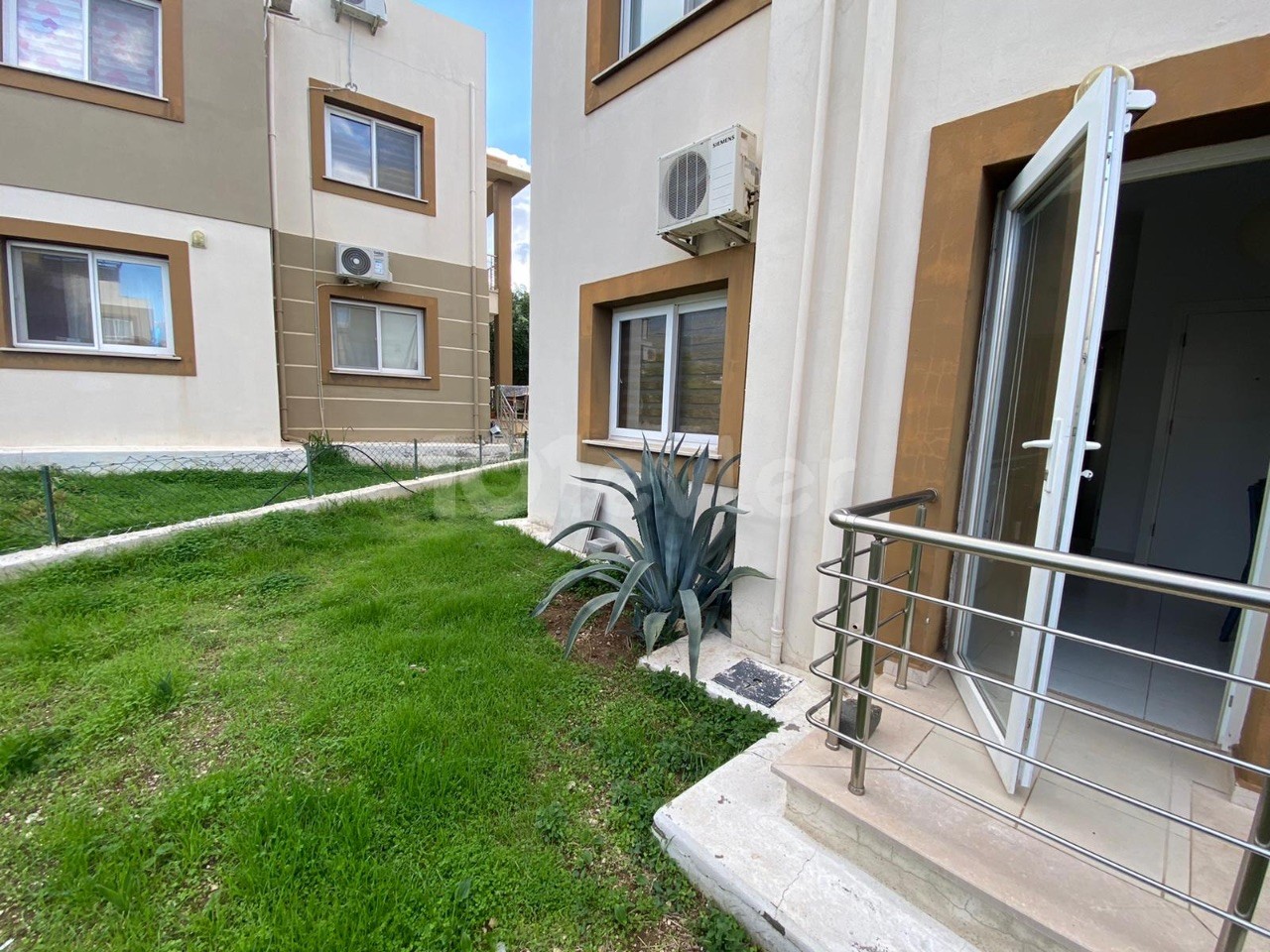  In Kyrenia (Karakum region), the magnificent location (close to stops and market, rest) 1+1 is waiting for its new tenant! 6 months rent 500stg 12 months in advance payment 450 Stg