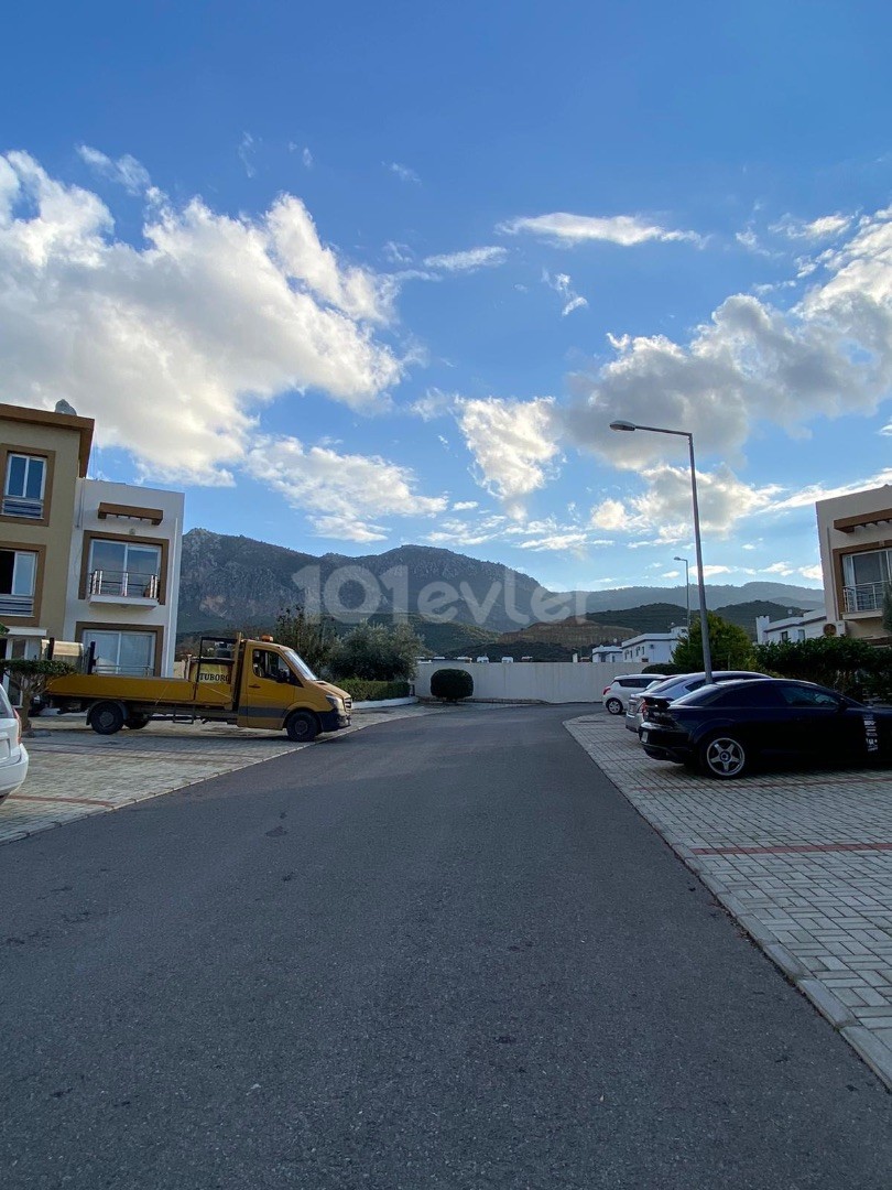  In Kyrenia (Karakum region), the magnificent location (close to stops and market, rest) 1+1 is waiting for its new tenant! 6 months rent 500stg 12 months in advance payment 450 Stg