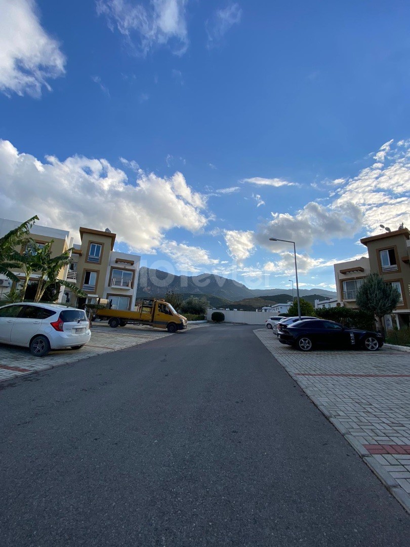  In Kyrenia (Karakum region), the magnificent location (close to stops and market, rest) 1+1 is waiting for its new tenant! 6 months rent 500stg 12 months in advance payment 450 Stg