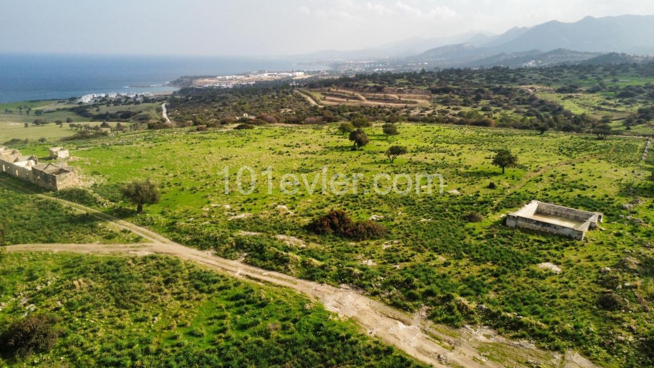 9 Acres of 3 Houses for Sale in Girne Garden ** 