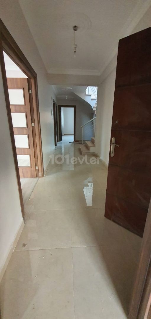 MAGOSA BAYKALDA KAÇIRILMAYACAK  FİYATA 4+1 PENTHOUSE