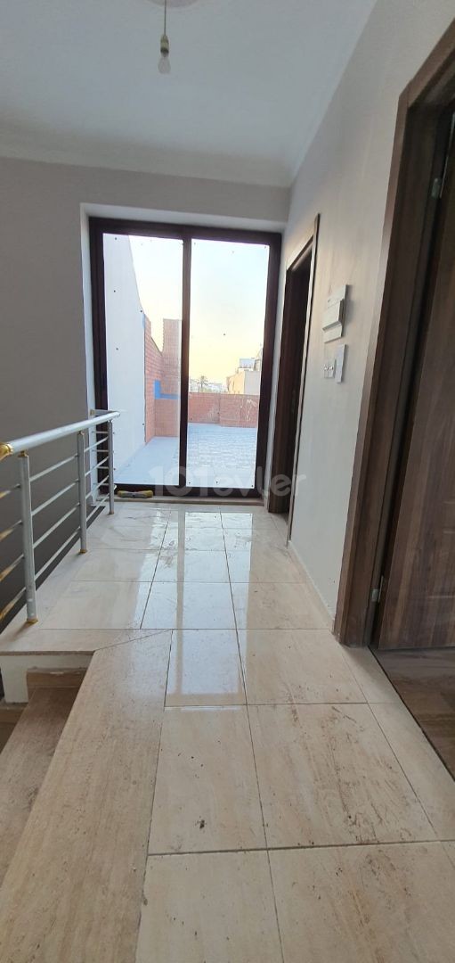 MAGOSA BAYKALDA KAÇIRILMAYACAK  FİYATA 4+1 PENTHOUSE