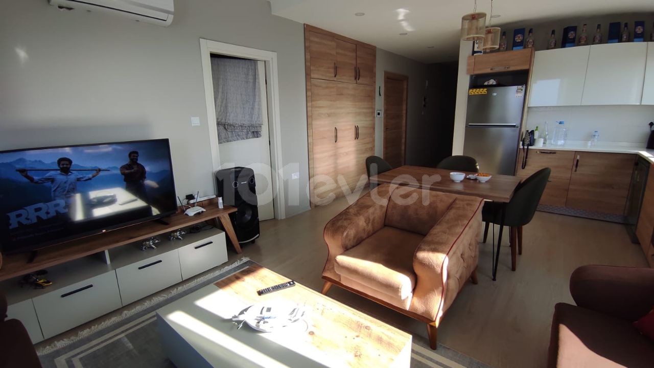 Girne Merkezde, Denizi Gören Full Eşyalı Satılık 3+1 Daire