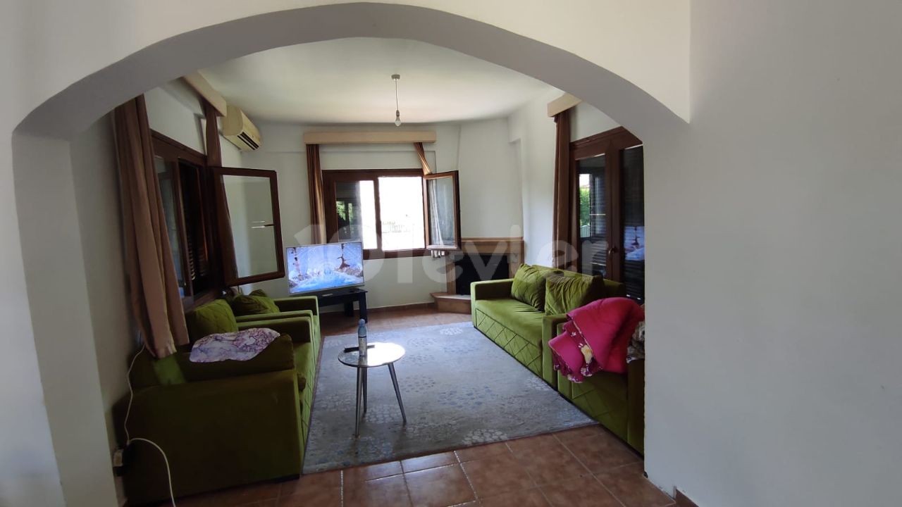 3+1 villa zum Verkauf in anständiger Lage in Kyrenia Chatalköy ** 