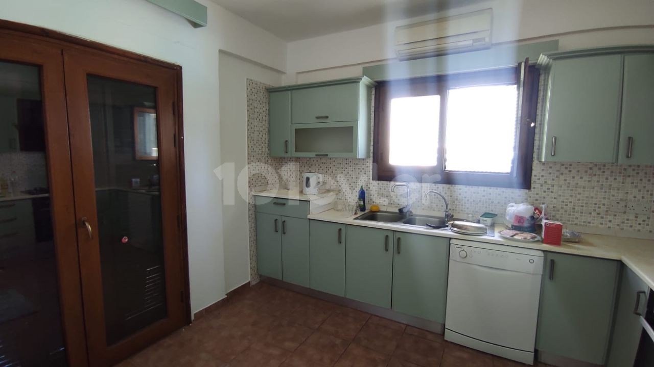 3+1 villa zum Verkauf in anständiger Lage in Kyrenia Chatalköy ** 