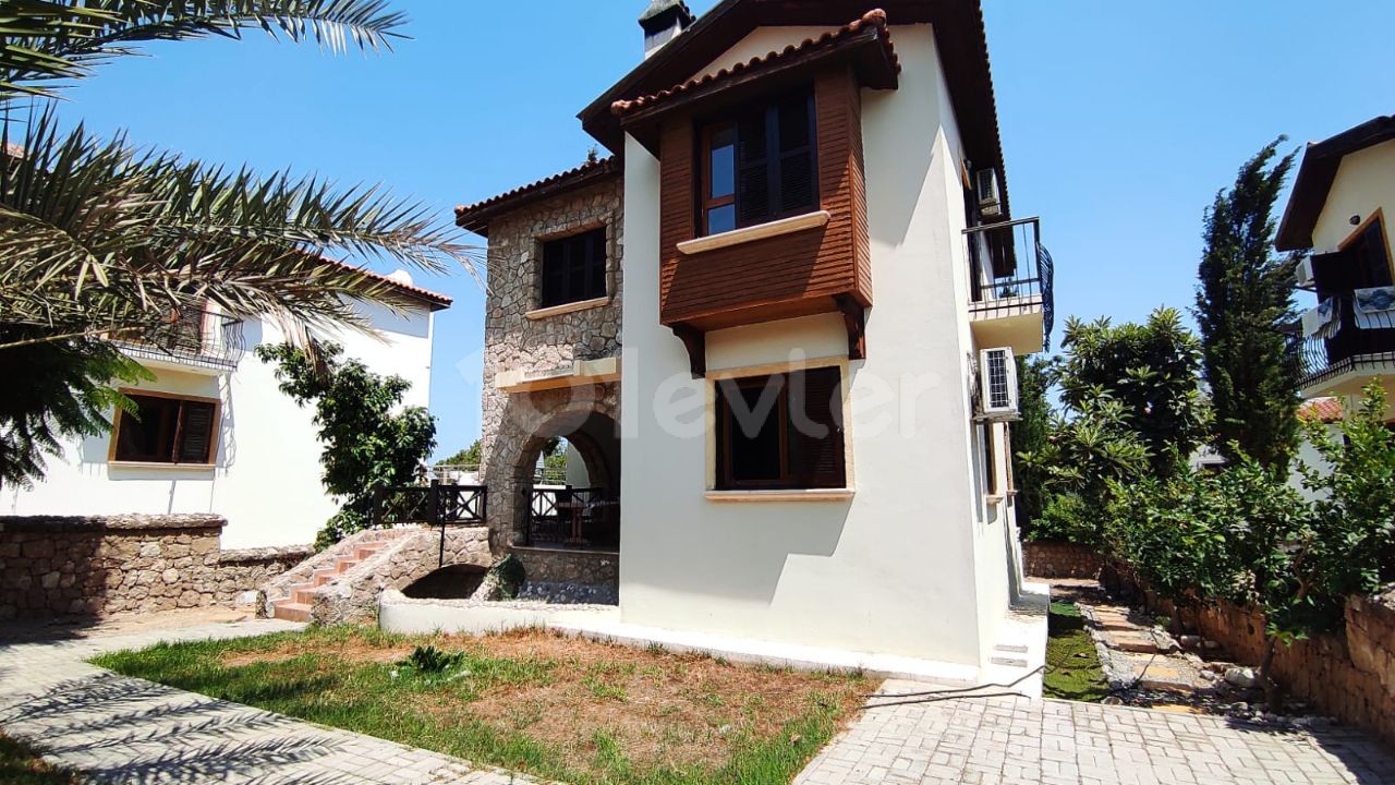 3+1 villa zum Verkauf in anständiger Lage in Kyrenia Chatalköy ** 