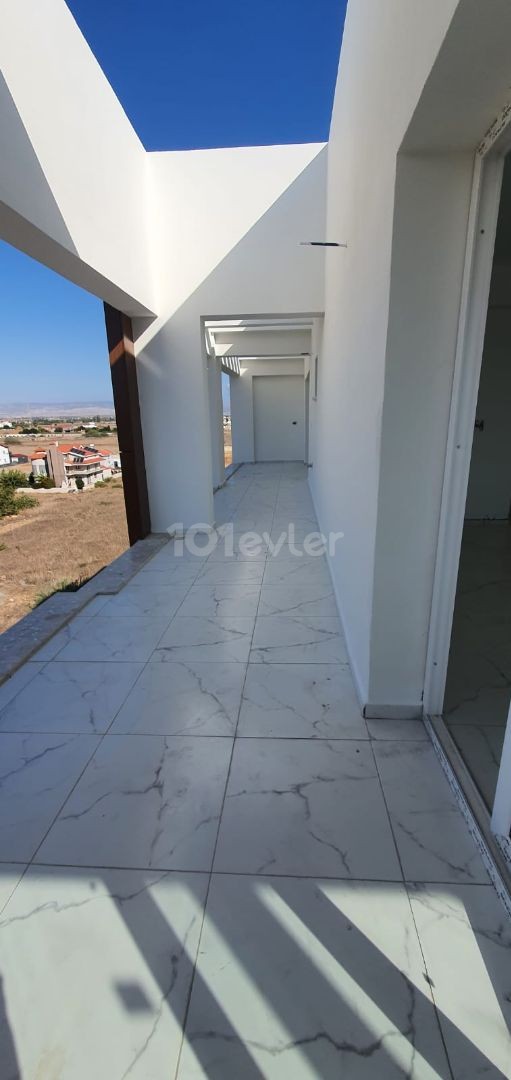 A PENTHOUSE FOR 78,000 POUNDS AT AN UNMISSABLE PRICE IN YENIBOGAZ. IT IS BUILT WITH 1ST CLASS MATERIALS 600 METERS FROM THE SEA. DELIVERY DATE October 2022 ** 