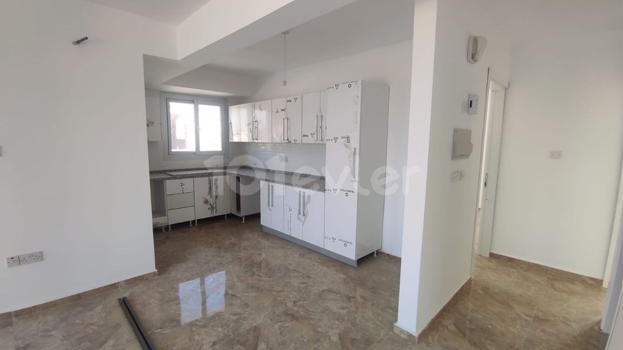 2+1 WOHNUNG ZU VERKAUFEN IN KYRENIA ** 