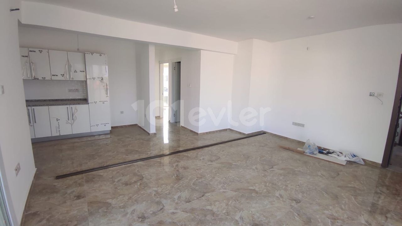 2+1 WOHNUNG ZU VERKAUFEN IN KYRENIA ** 