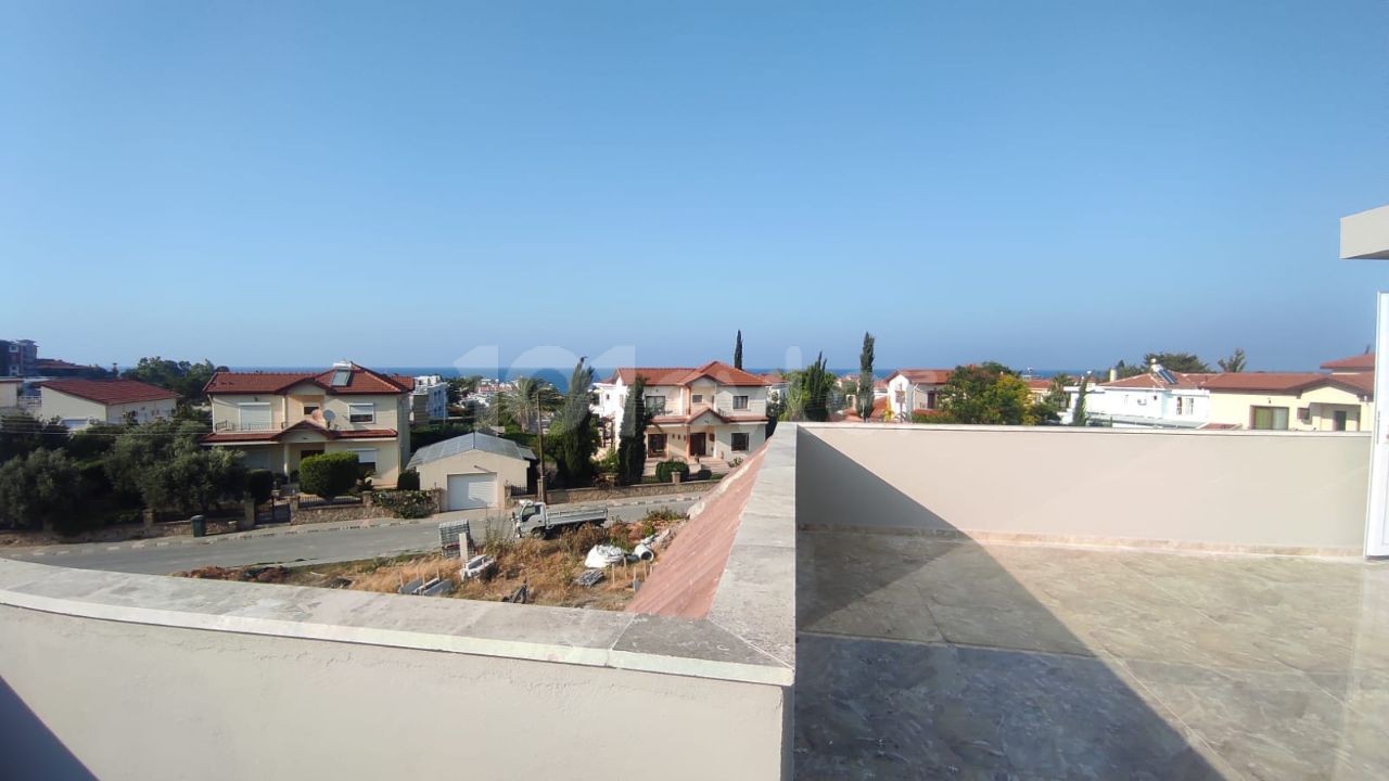 2+1 WOHNUNG ZU VERKAUFEN IN KYRENIA ** 