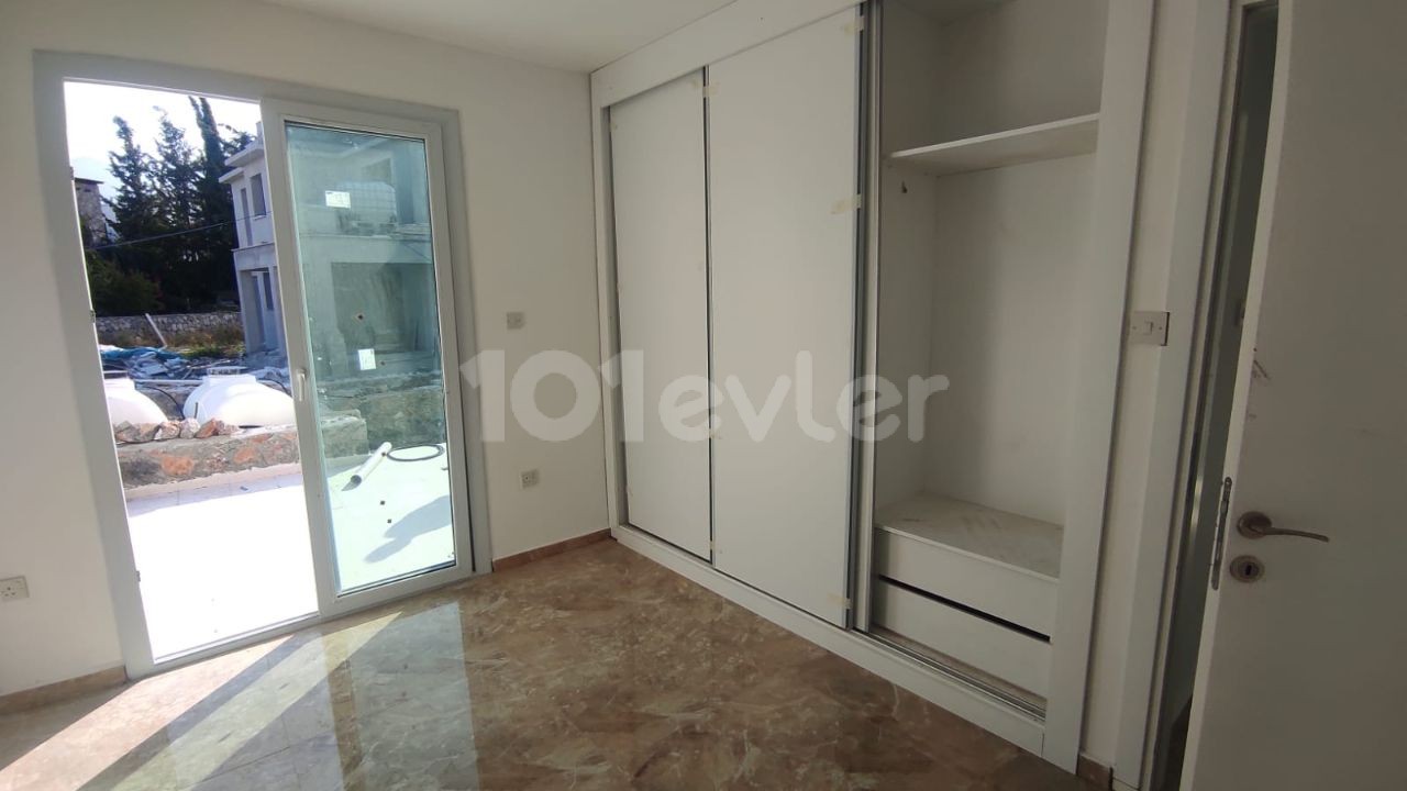 2+1 WOHNUNG ZU VERKAUFEN IN KYRENIA ** 