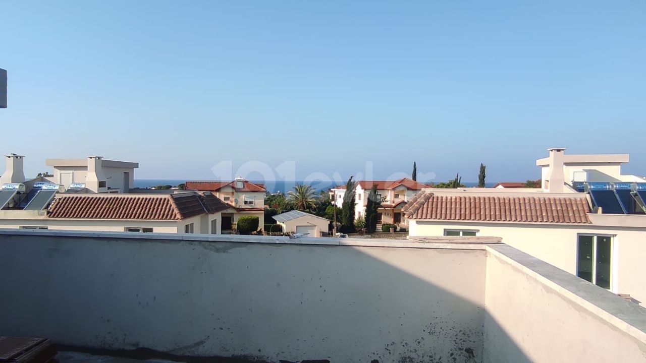 2+1 WOHNUNG ZU VERKAUFEN IN KYRENIA ** 