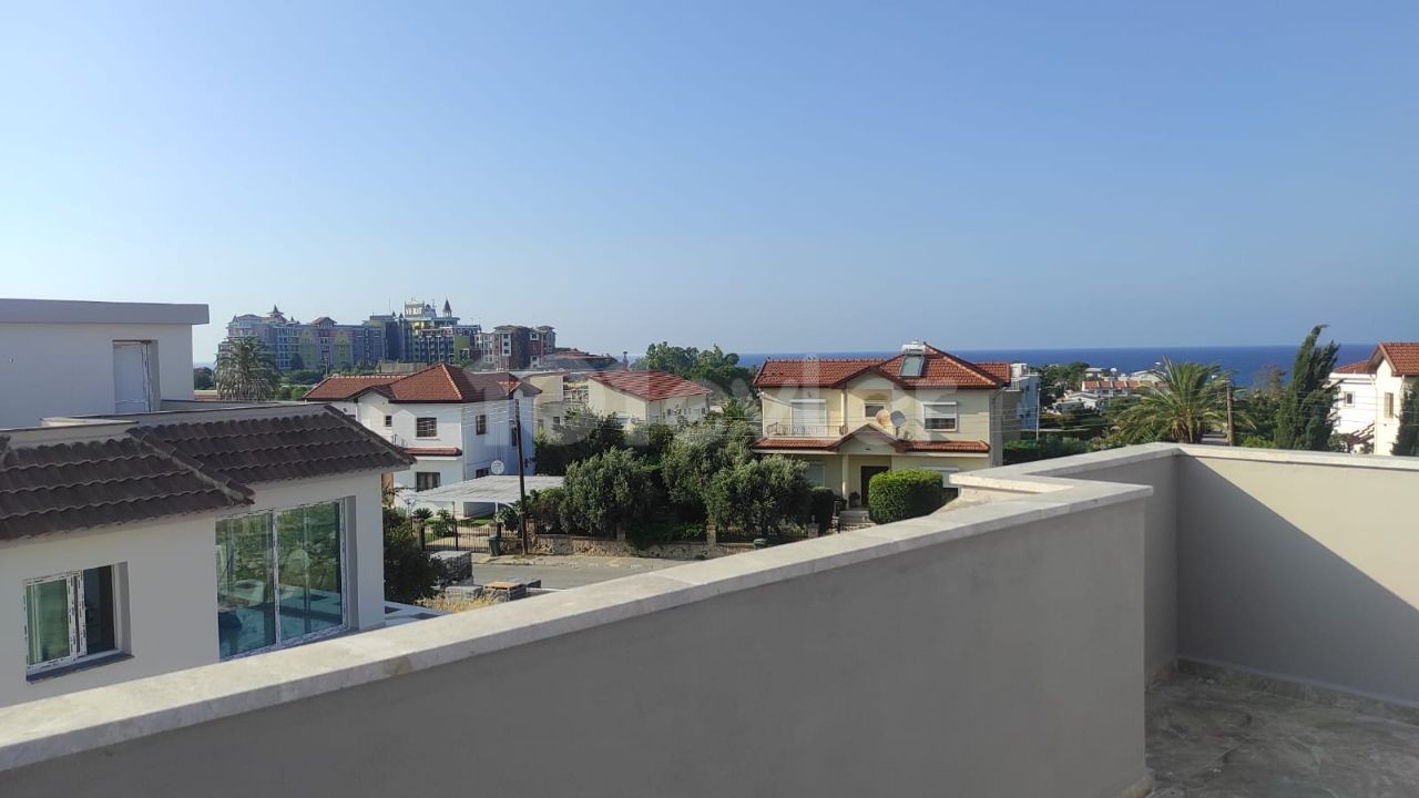 2+1 WOHNUNG ZU VERKAUFEN IN KYRENIA ** 